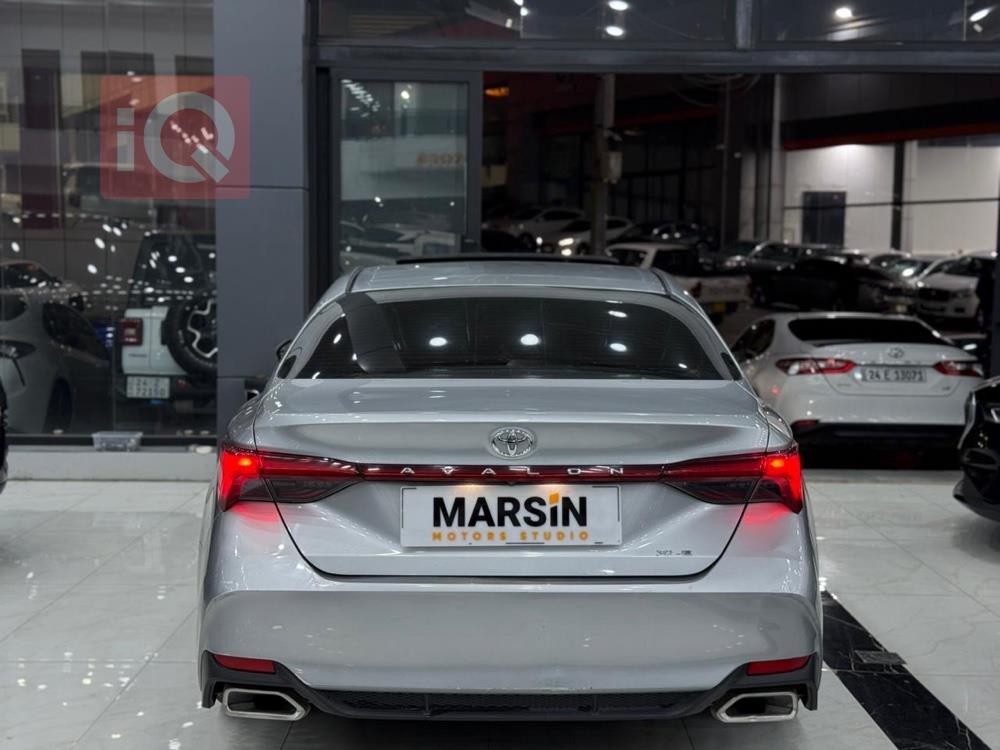 تويوتا أفالون